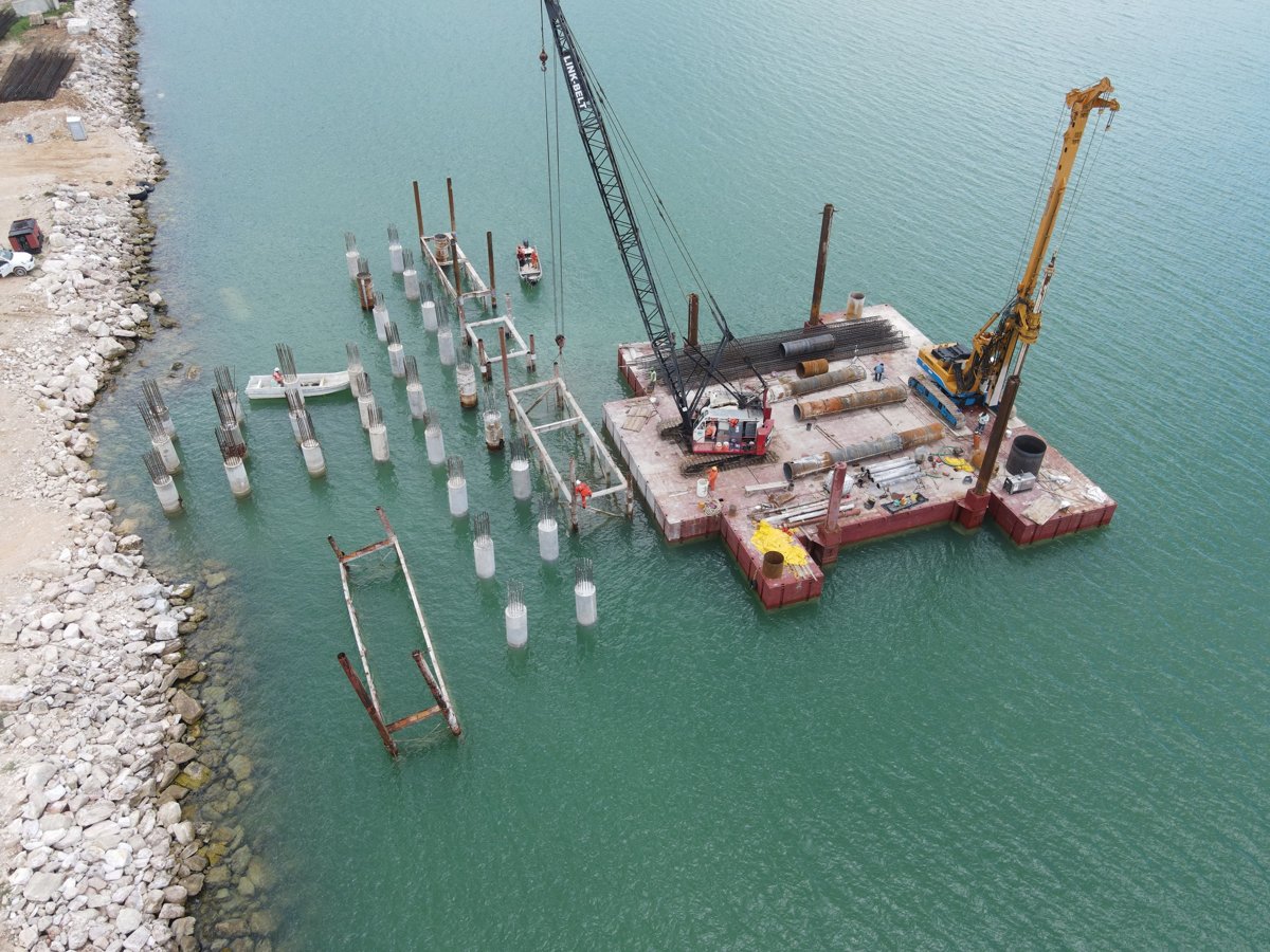 SE CONSTRUYE EN SEYBAPLAYA MUELLE CON DUQUES DE ALBA PARA EMBARCACIONES TIPO BARCAZA DE 9 MIL TONS