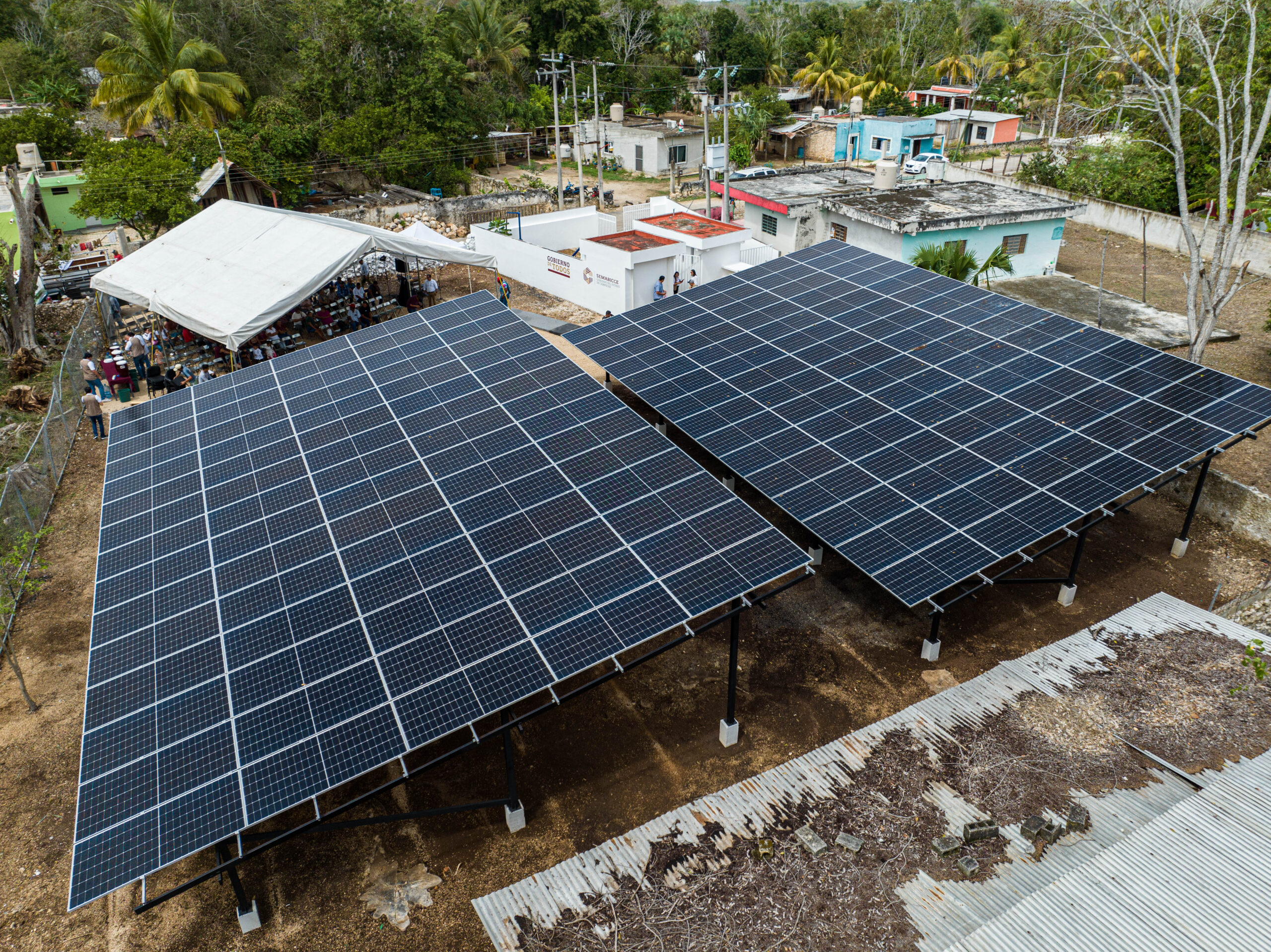 PANELES SOLARES REDUCEN COSTO DE BOMBEO DE AGUA EN COMUNIDADES
