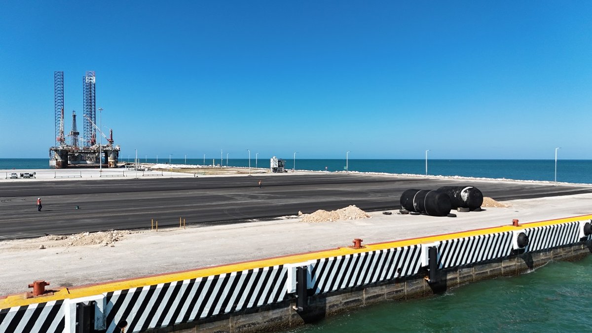 SE REALIZAN TRABAJOS DE MANTENIMIENTO EN LA PLATAFORMA 3 DEL PUERTO DE ALTURA Y CABOTAJE DE SEYBAPLAYA