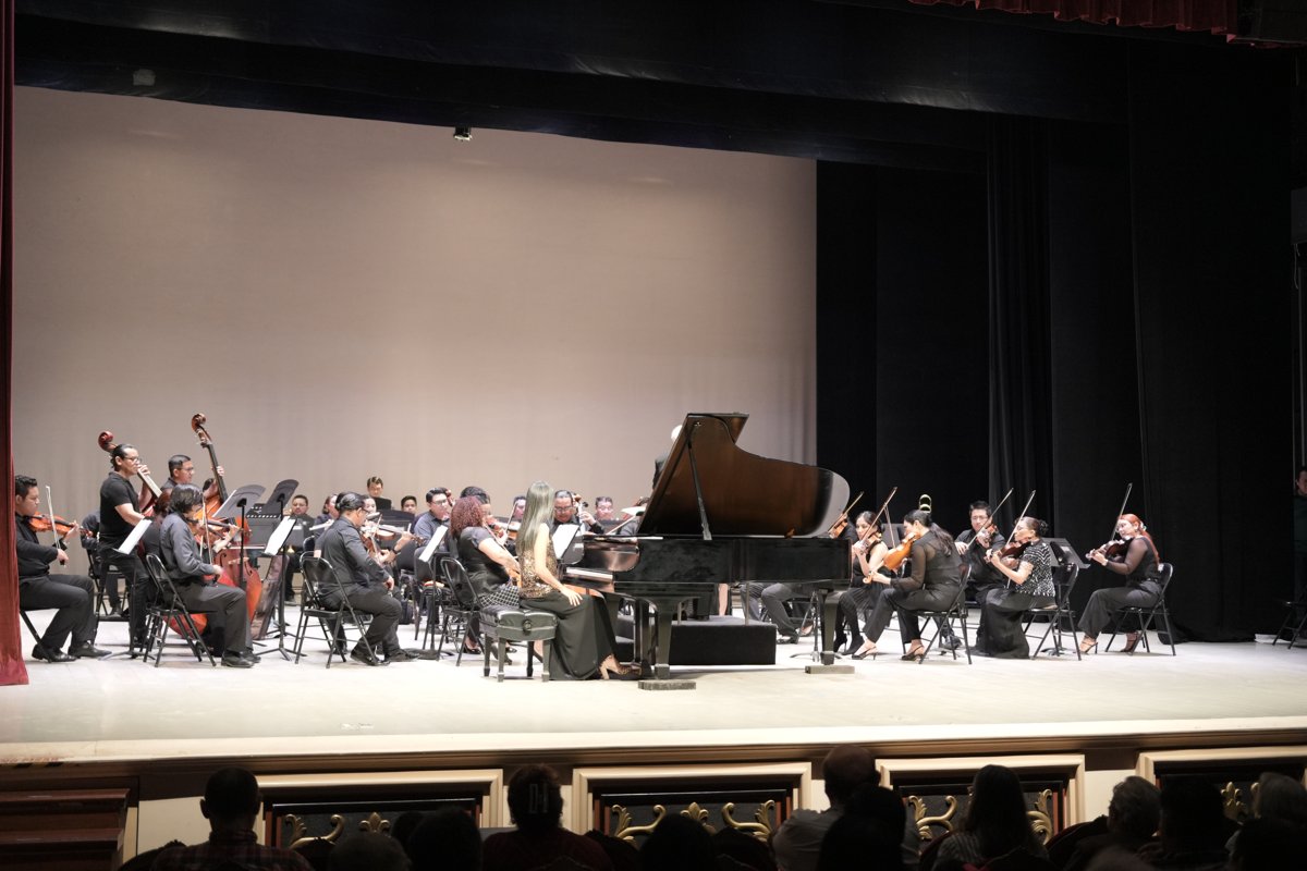 MEMORABLE CONCIERTO DE LA OSCAM CON LIOR SHAMBADAL Y CITLALI GUEVARA