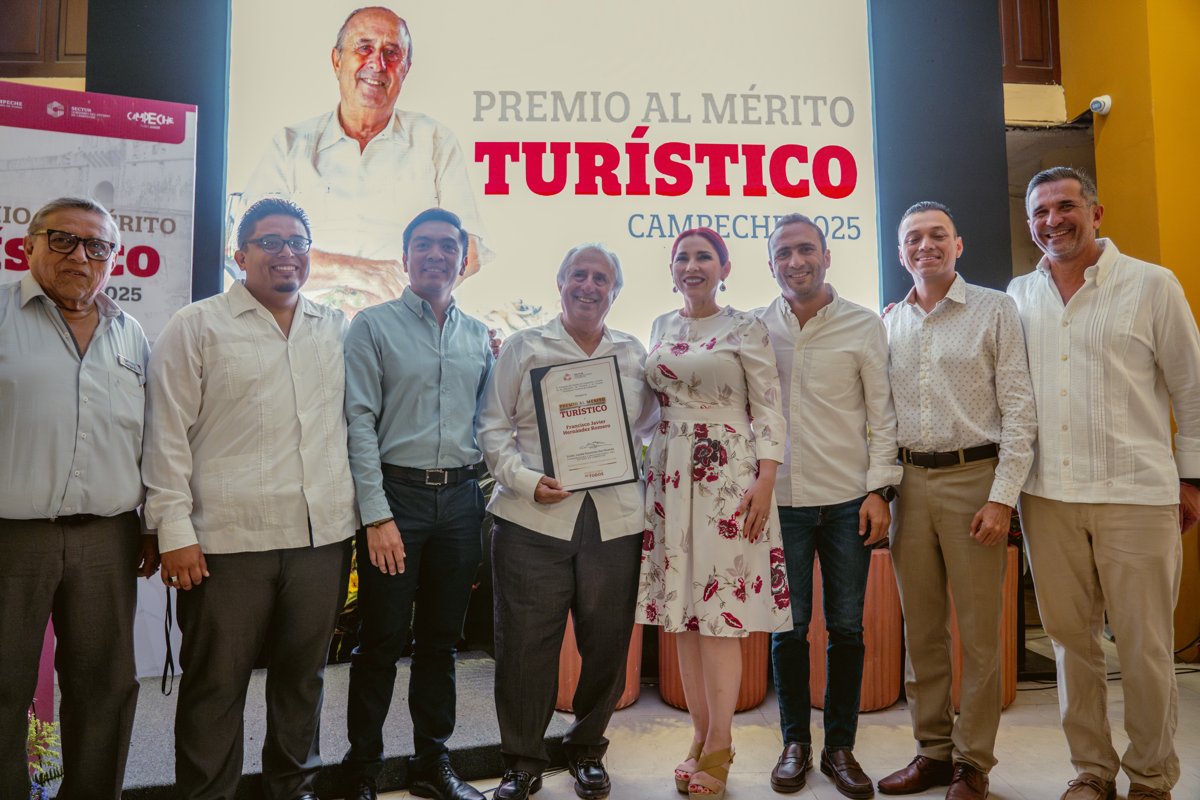 RECONOCEN A FRANCISCO HERNÁNDEZ ROMERO “FRANCIS” CON EL MÉRITO TURÍSTICO 2025 EN CAMPECHE