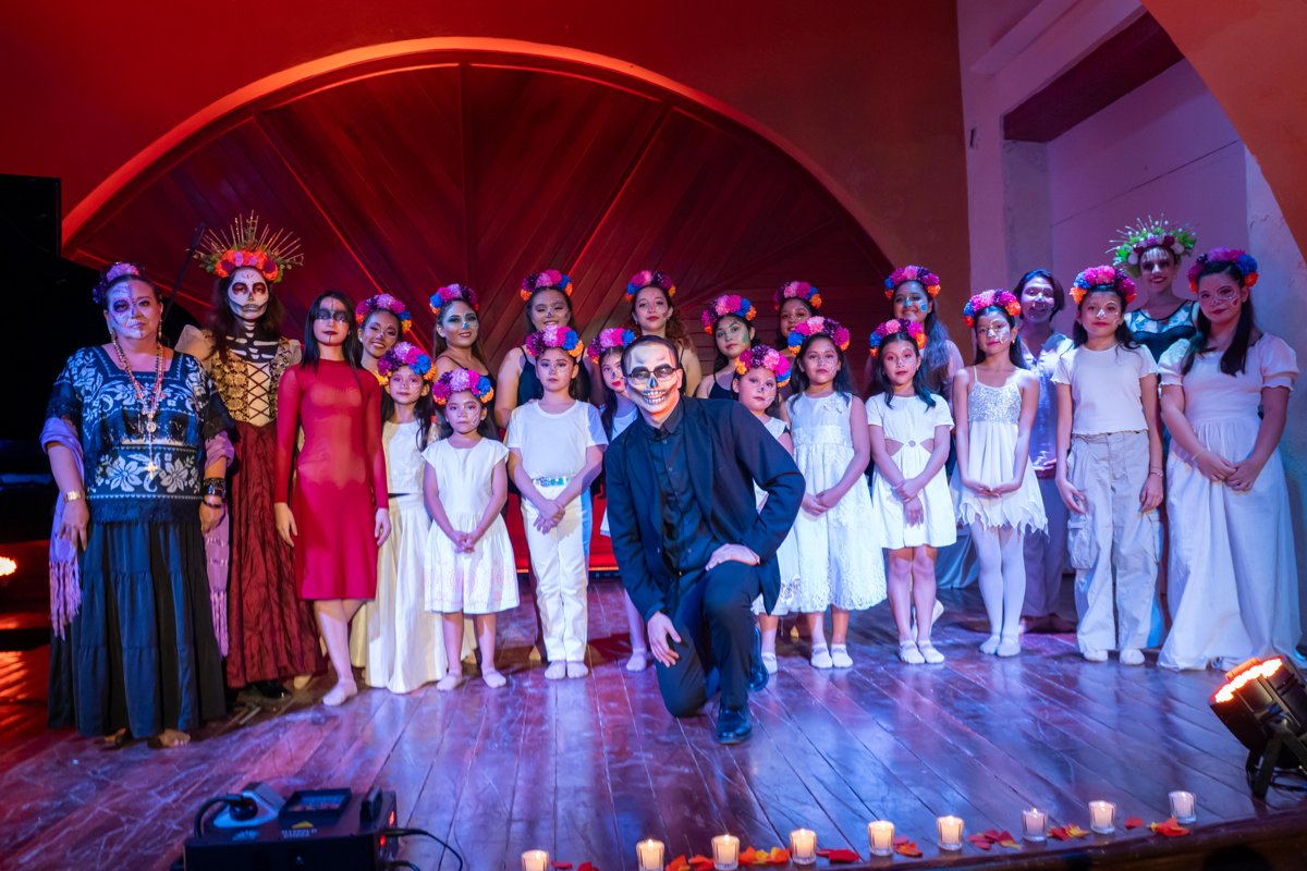 VIERNES DE RECITAL "ESPECIAL DE MUERTOS" HONRÓ LAS TRADICIONES MEXICANAS EN EL CLAUSTRO