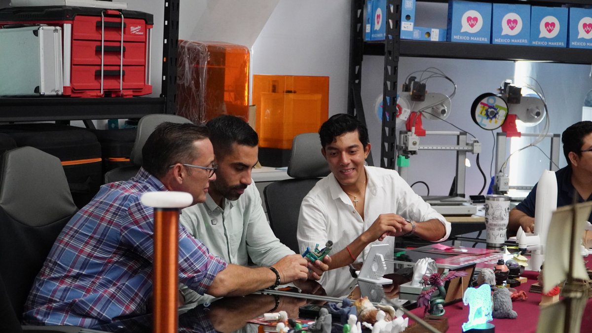 BIENESTAR, EMPRENDIMIENTO Y TECNOLOGÍA, ENTREGA DE APOYOS A JÓVENES