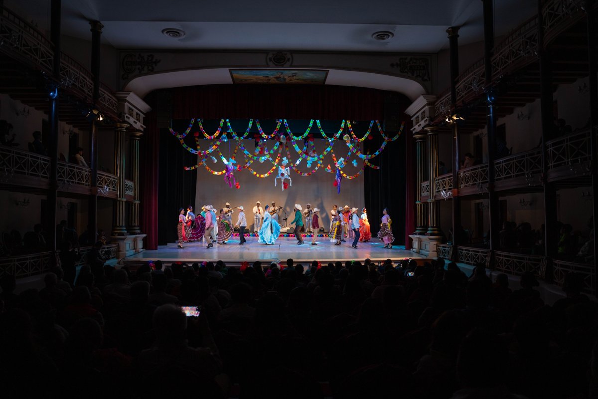 EL SEÑOR TLACUACHE ROBA EL FUEGO EN FUNCIÓN TEATRAL DEL FICH