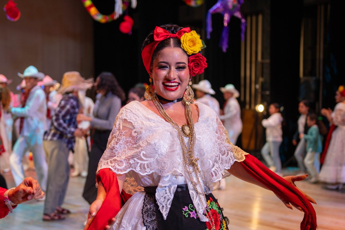 EL SEÑOR TLACUACHE ROBA EL FUEGO EN FUNCIÓN TEATRAL DEL FICH