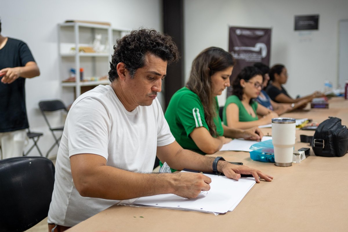 ARTE Y NATURALEZA SE FUSIONAN EN TALLER DE PINTURA BOTÁNICA