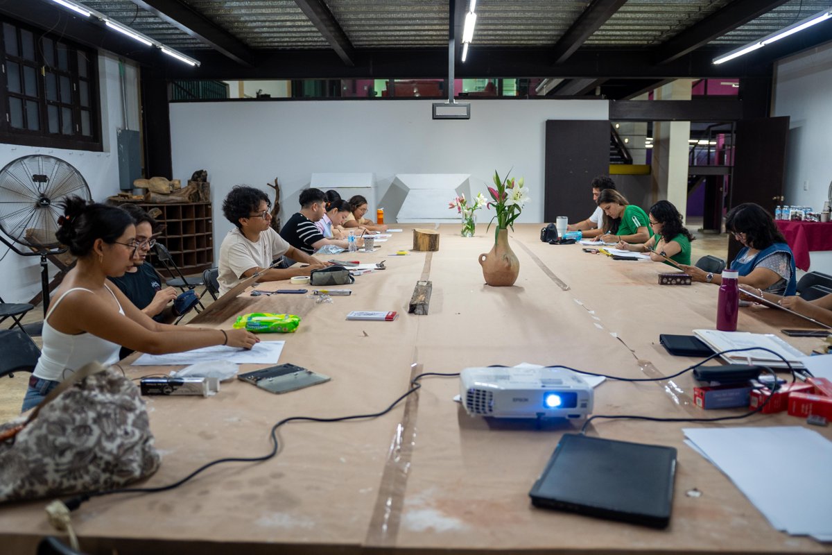 ARTE Y NATURALEZA SE FUSIONAN EN TALLER DE PINTURA BOTÁNICA