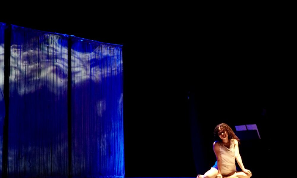 CUERPO, PALABRA Y MÚSICA ROMPEN EL SILENCIO EN MONÓLOGO “MARÍA Y EL MAR”
