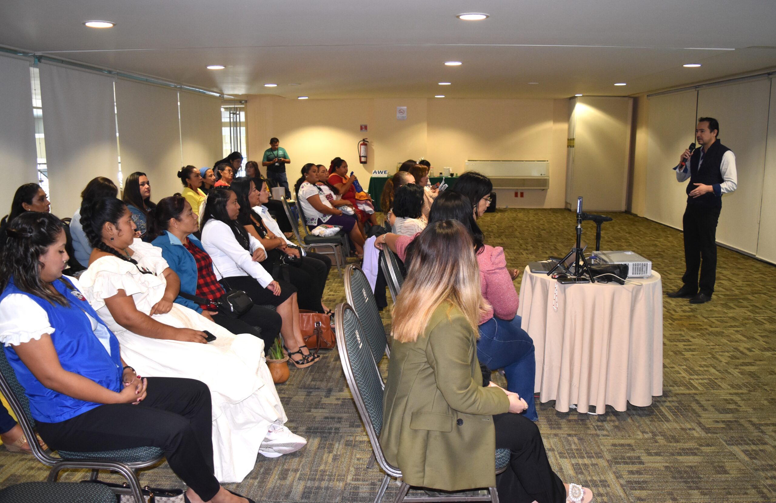 SEDECO Y LA ACADEMY FOR WOMEN ENTREPRENEURS SEDE CAMPECHE, CAPACITARON Y RECONOCIERON EL TRABAJO DE 26 EMPRENDEDORAS CAMPECHANAS