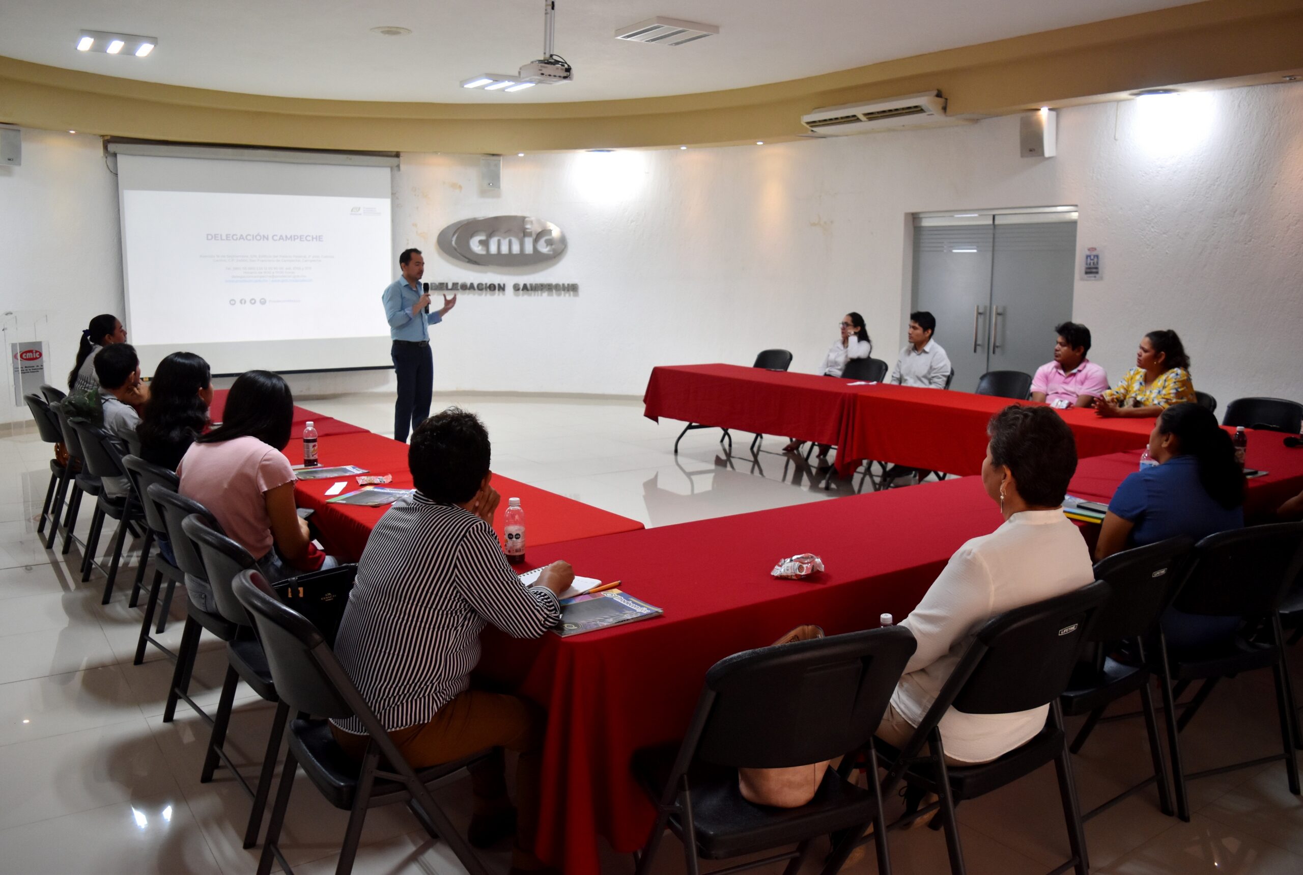 PRODECON Y SEDECO ORIENTAN A EMPRESARIOS PARA LA FORMALIDAD