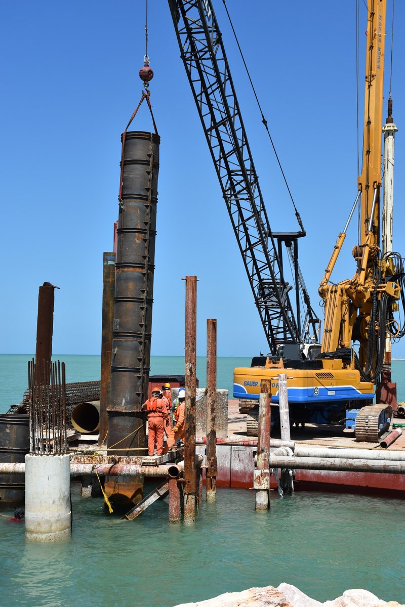 SE CONSTRUYE EN SEYBAPLAYA MUELLE CON DUQUES DE ALBA PARA EMBARCACIONES TIPO BARCAZA DE 9 MIL TONS