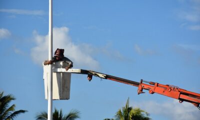 POSTES DE ALUMBRADO Y SISTEMA DE ALIMENTACIÓN DEL PUERTO DE LERMA RECIBE MANTENIMIENTO GENERAL