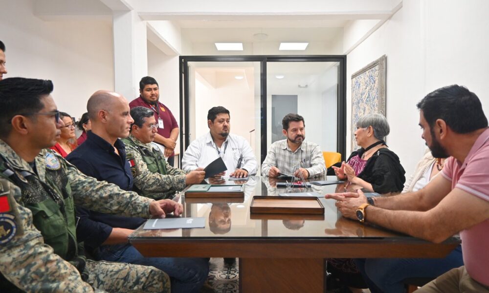 ENTREGAN PICTOGRAMAS DEL TREN LIGERO DE CAMPECHE