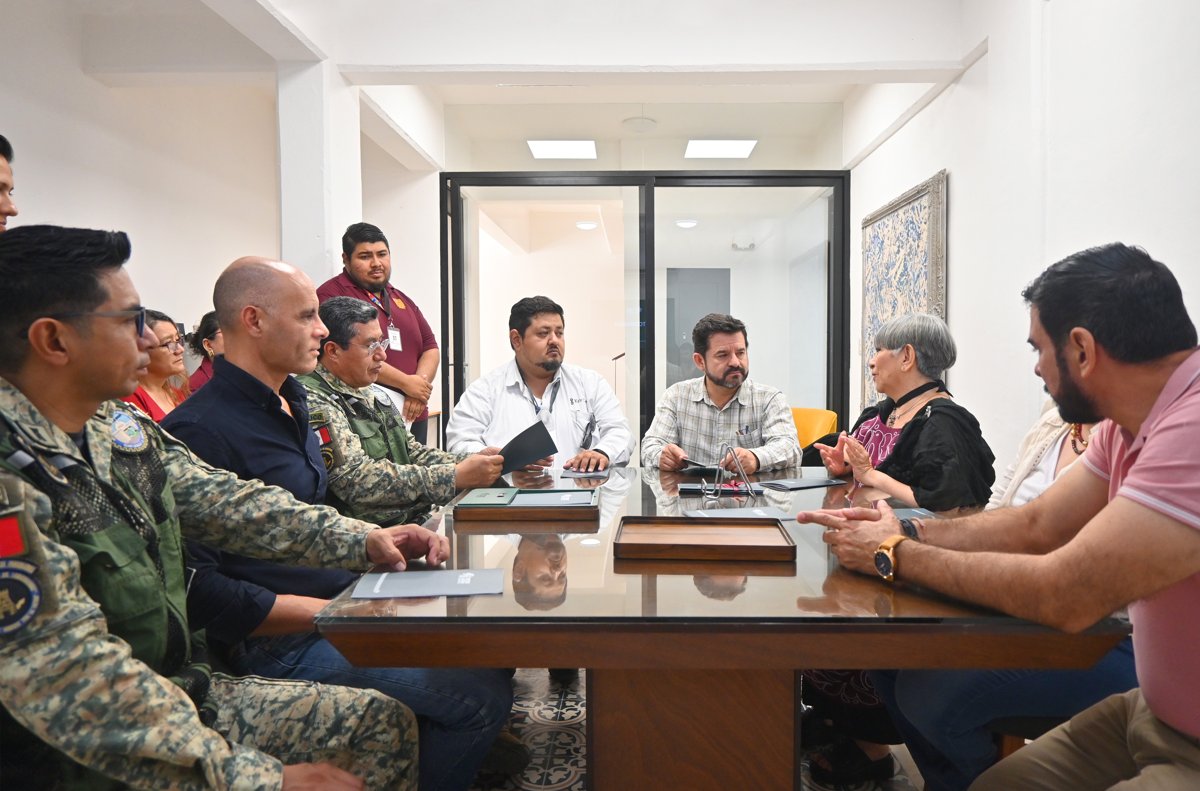 ENTREGAN PICTOGRAMAS DEL TREN LIGERO DE CAMPECHE