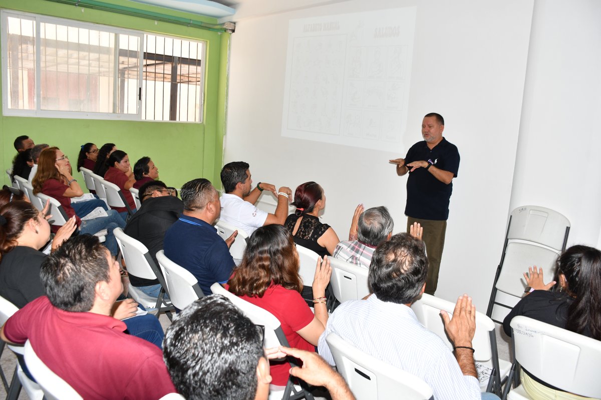 LA SECRETARÍA DE INCLUSIÓN IMPARTE TALLER DE INTRODUCCIÓN A LA LENGUA DE SEÑAS MEXICANA EN COPRISCAM