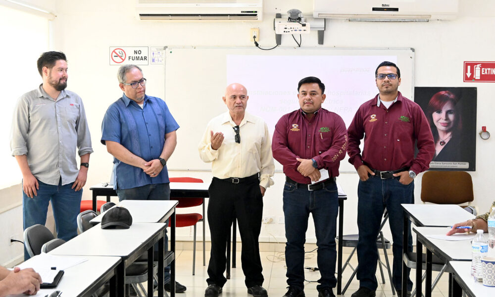 UTCAM RECIBE TABLERO DE CONTROL ELÉCTRICO Y CURSO DE CAPACITACIÓN