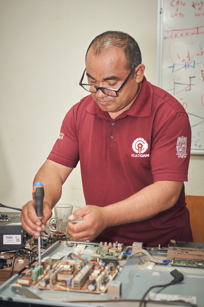ICAT PLANTEL CALKINÍ PROMUEVE LA CAPACITACIÓN EN TECNOLOGÍA ELECTRÓNICA