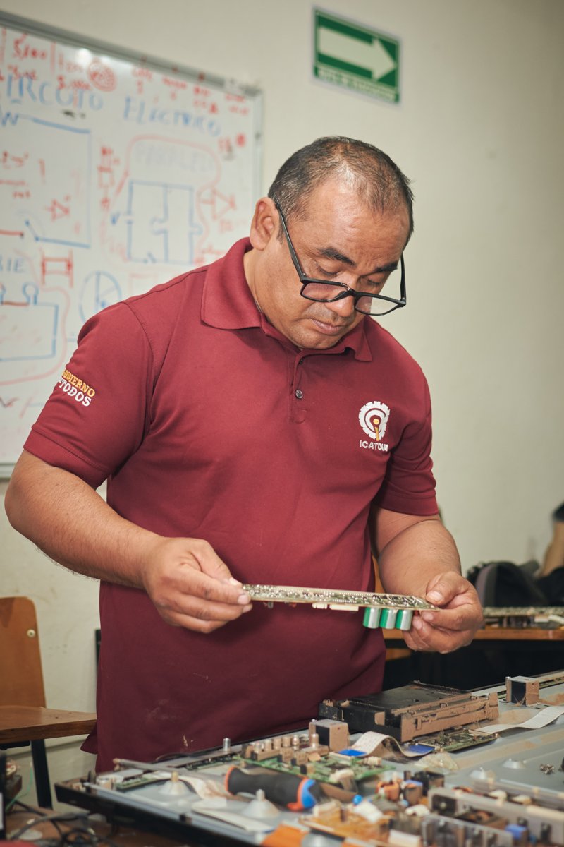 ICAT PLANTEL CALKINÍ PROMUEVE LA CAPACITACIÓN EN TECNOLOGÍA ELECTRÓNICA