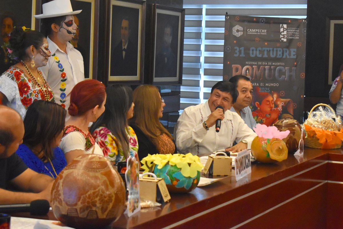 PRESENTAN PROGRAMA DE ACTIVIDADES DEL FESTIVAL DE DÍA DE MUERTOS "POMUCH PARA EL MUNDO" 2025
