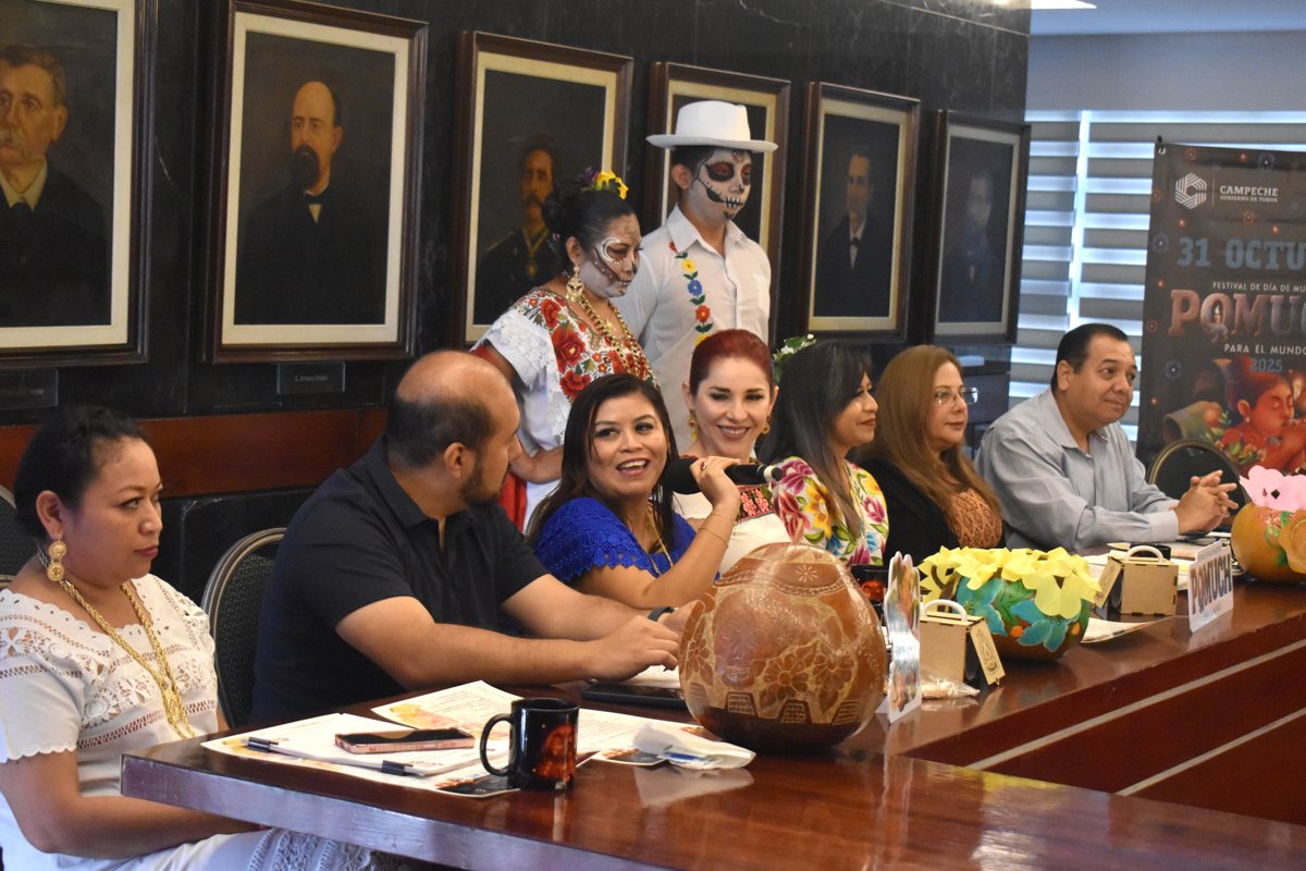 PRESENTAN PROGRAMA DE ACTIVIDADES DEL FESTIVAL DE DÍA DE MUERTOS "POMUCH PARA EL MUNDO" 2025