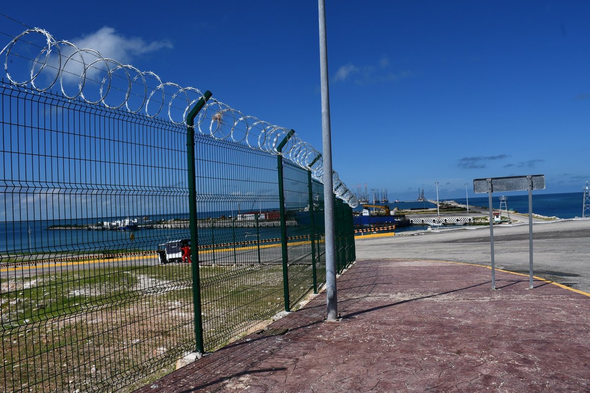 APICAM INSTALA CERCA MARINA PARA PROTEGER INFRAESTRUCTURA DEL PUERTO DE SEYBAPLAYA