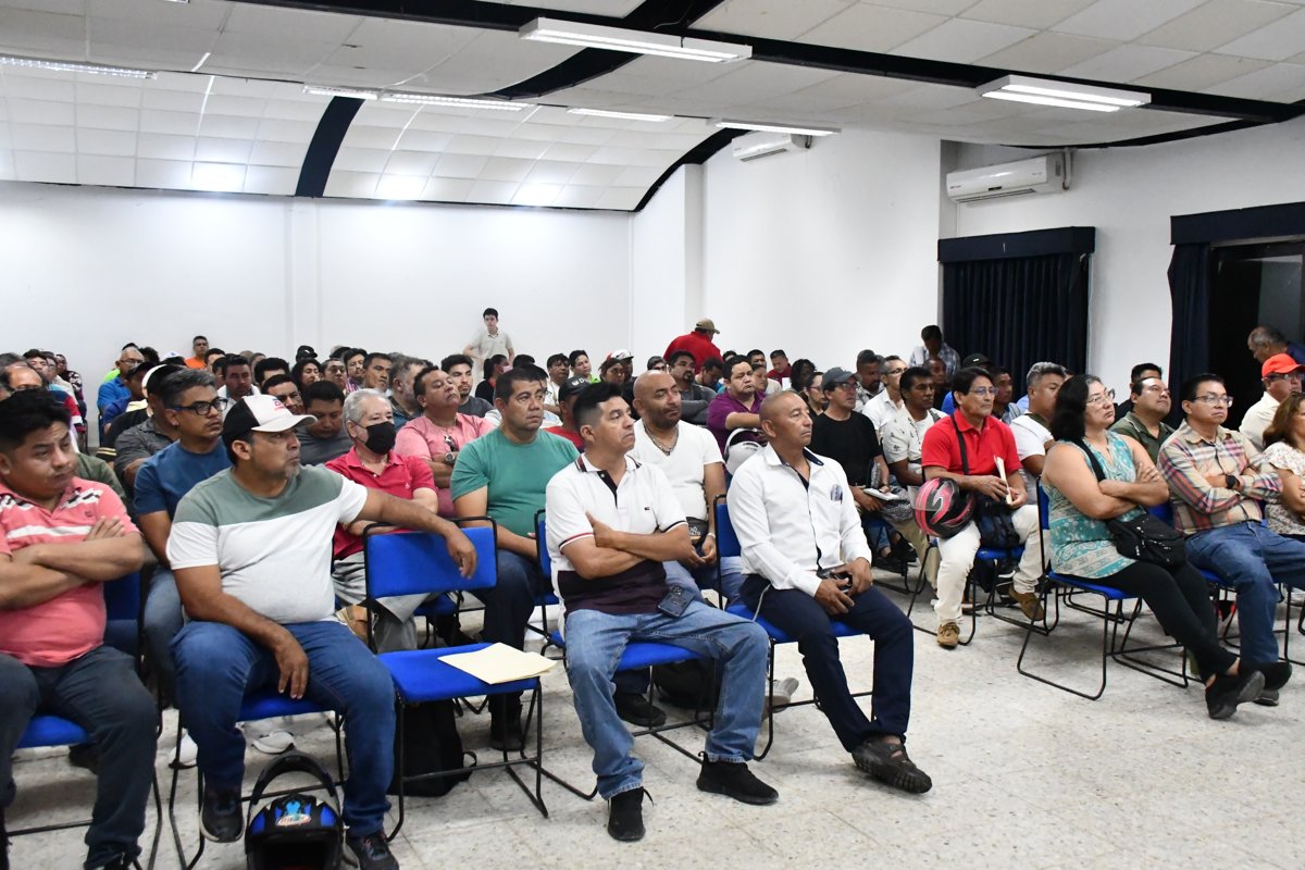 TRANSPORTISTAS CAMPECHANOS RECIBEN CAPACITACIÓN PARA MEJORAR LA ATENCIÓN A PERSONAS CON DISCAPACIDAD