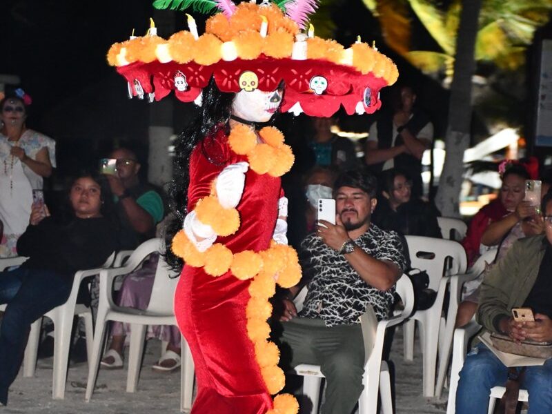 PROMUEVE APICAM EN PLAYA BONITA LAS TRADICIONES MEXICANAS CON EL CONCURSO DE ALTAR DE MUERTOS Y CATRINAS