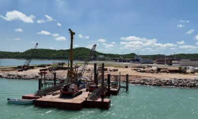 SE CONSTRUYE EN SEYBAPLAYA MUELLE CON DUQUES DE ALBA PARA EMBARCACIONES TIPO BARCAZA DE 9 MIL TONS