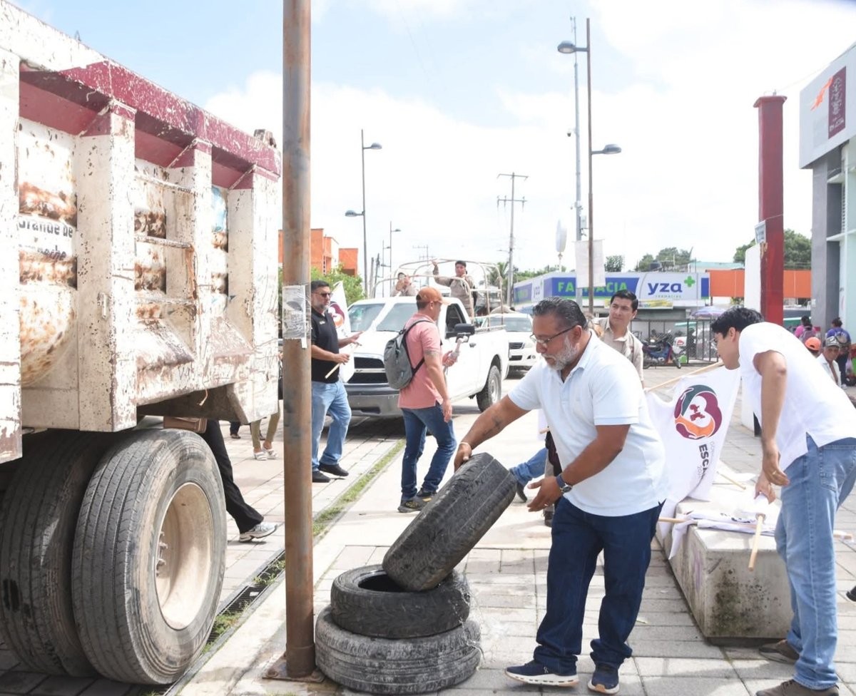 DAN BANDERAZO A TERCERA JORNADA DE DESCACHARRIZACIÓN EN ESCÁRCEGA