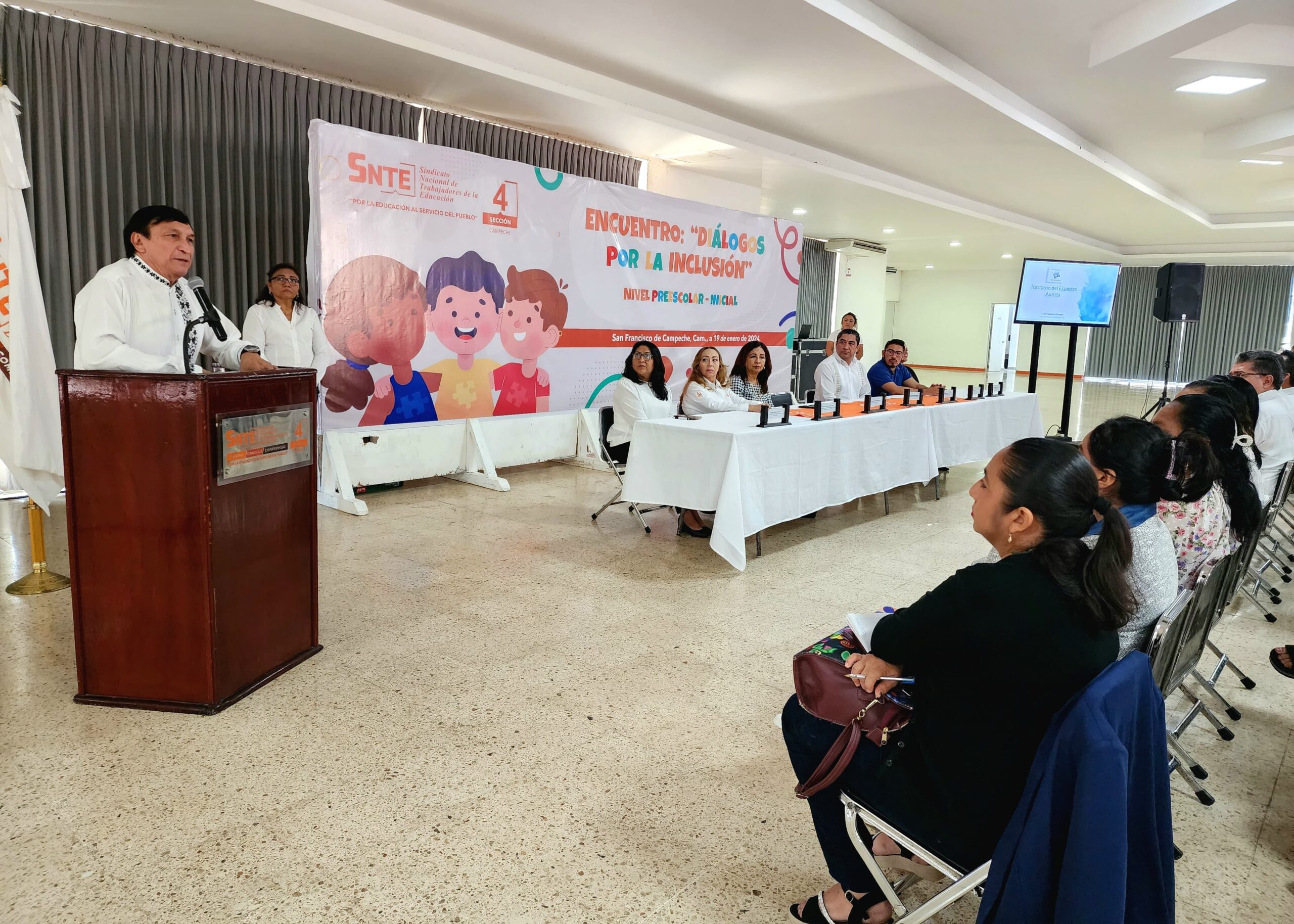 PROFESIONALIZAN A MAESTRAS Y MAESTROS PARA MEJORAR SU TRABAJO EN EL CAMPO DE LA INCLUSIÓN DESDE LAS AULAS