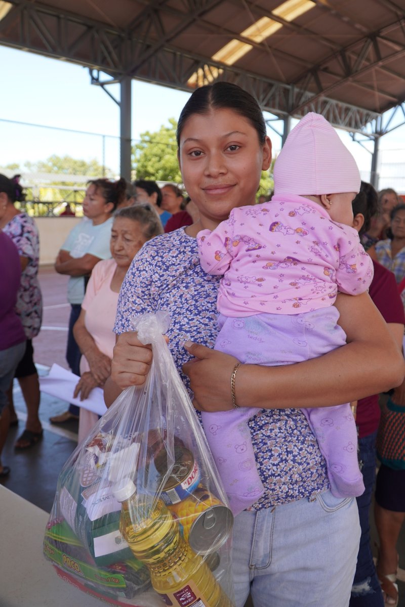ENTREGA DE APOYOS A FAMILIAS CAMPECHANAS