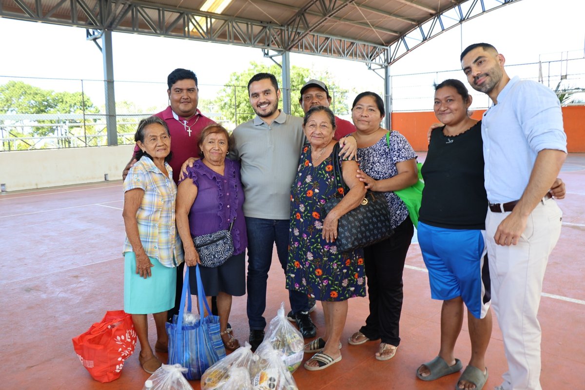 ENTREGA DE APOYOS A FAMILIAS CAMPECHANAS