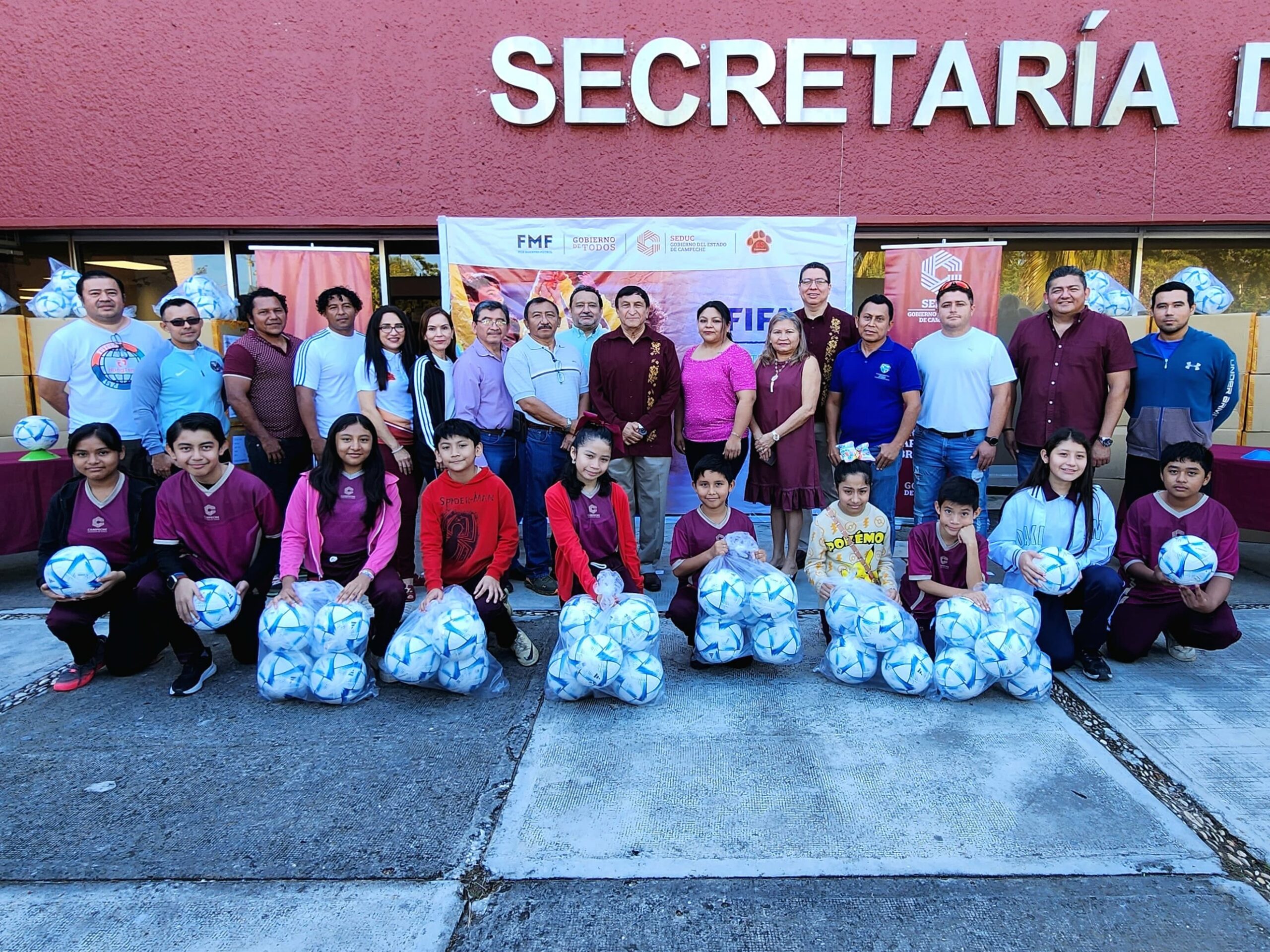 ENTREGA SEDUC CINCO MIL BALONES PARA IMPLEMENTACIÓN DEL PROGRAMA FOOTBALL FOR SCHOOLS DE LA FIFA EN CAMPECHE