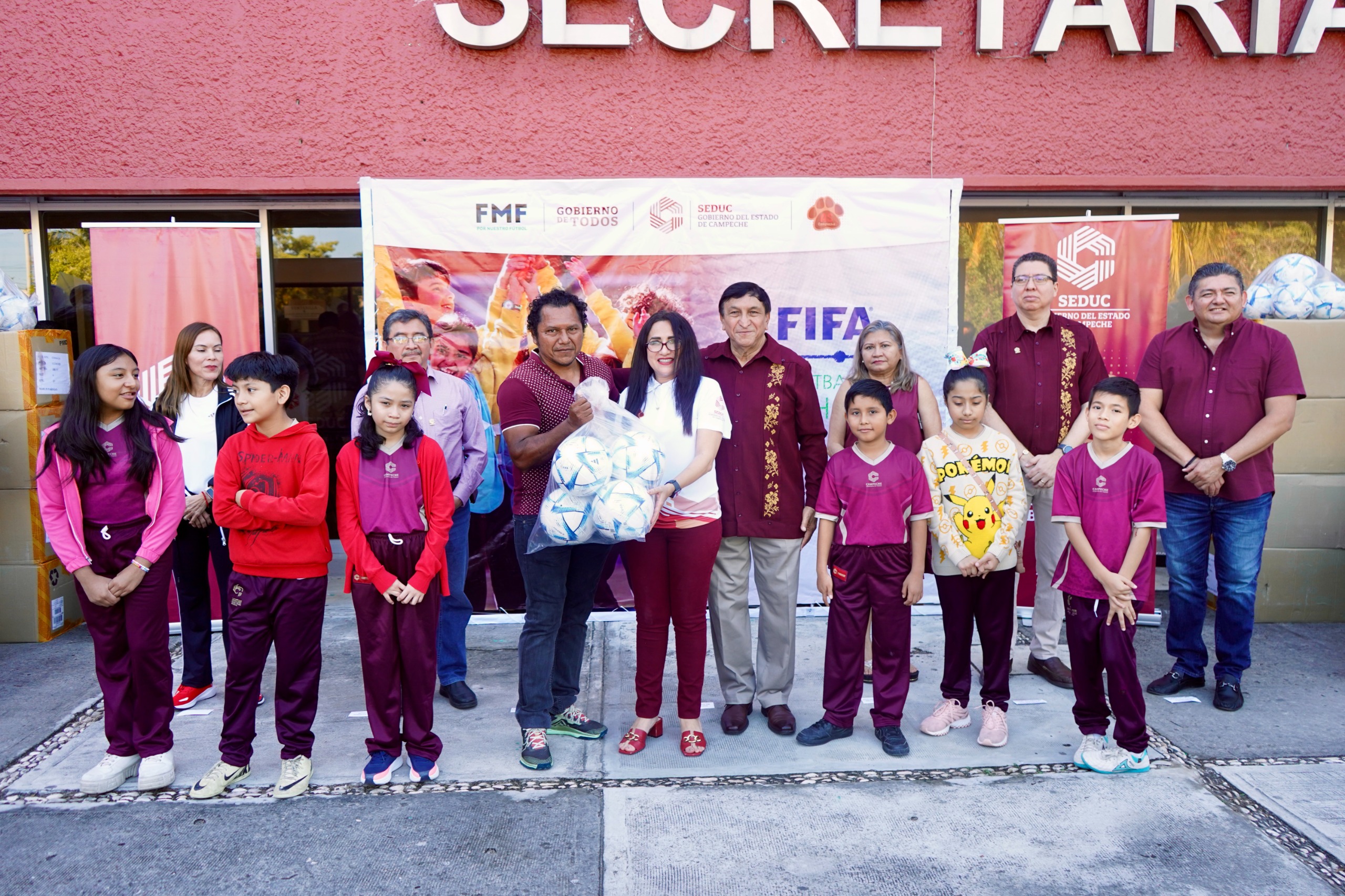 ENTREGA SEDUC CINCO MIL BALONES PARA IMPLEMENTACIÓN DEL PROGRAMA FOOTBALL FOR SCHOOLS DE LA FIFA EN CAMPECHE