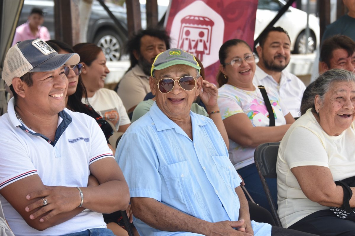 EMPRENDEDORES DEL SECTOR PESQUERO RECIBEN APOYOS PARA SU BIENESTAR