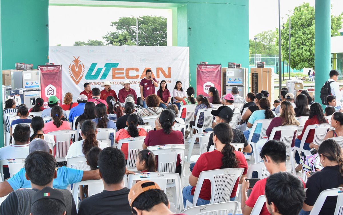 ENTREGA DE PROGRAMAS “HOGARES EN BIENESTAR” Y “BIENESTAR PARA LOS ESPACIOS COMUNITARIOS” EN CANDELARIA