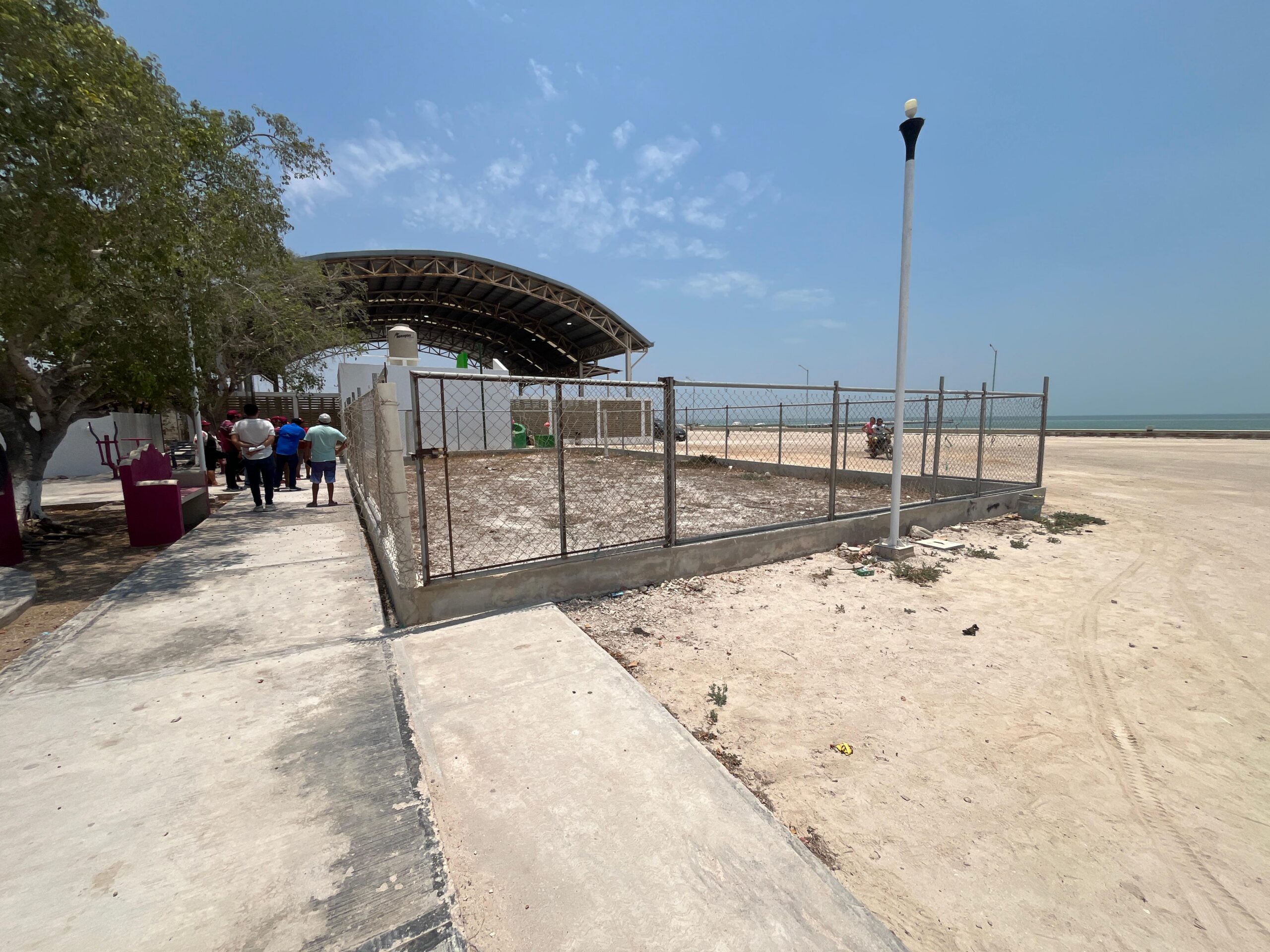 COMITÉS CIUDADANOS DE CALKINÍ Y HECELCHAKÁN RECIBEN RECURSOS PARA MEJORAR ESPACIOS PÚBLICOS