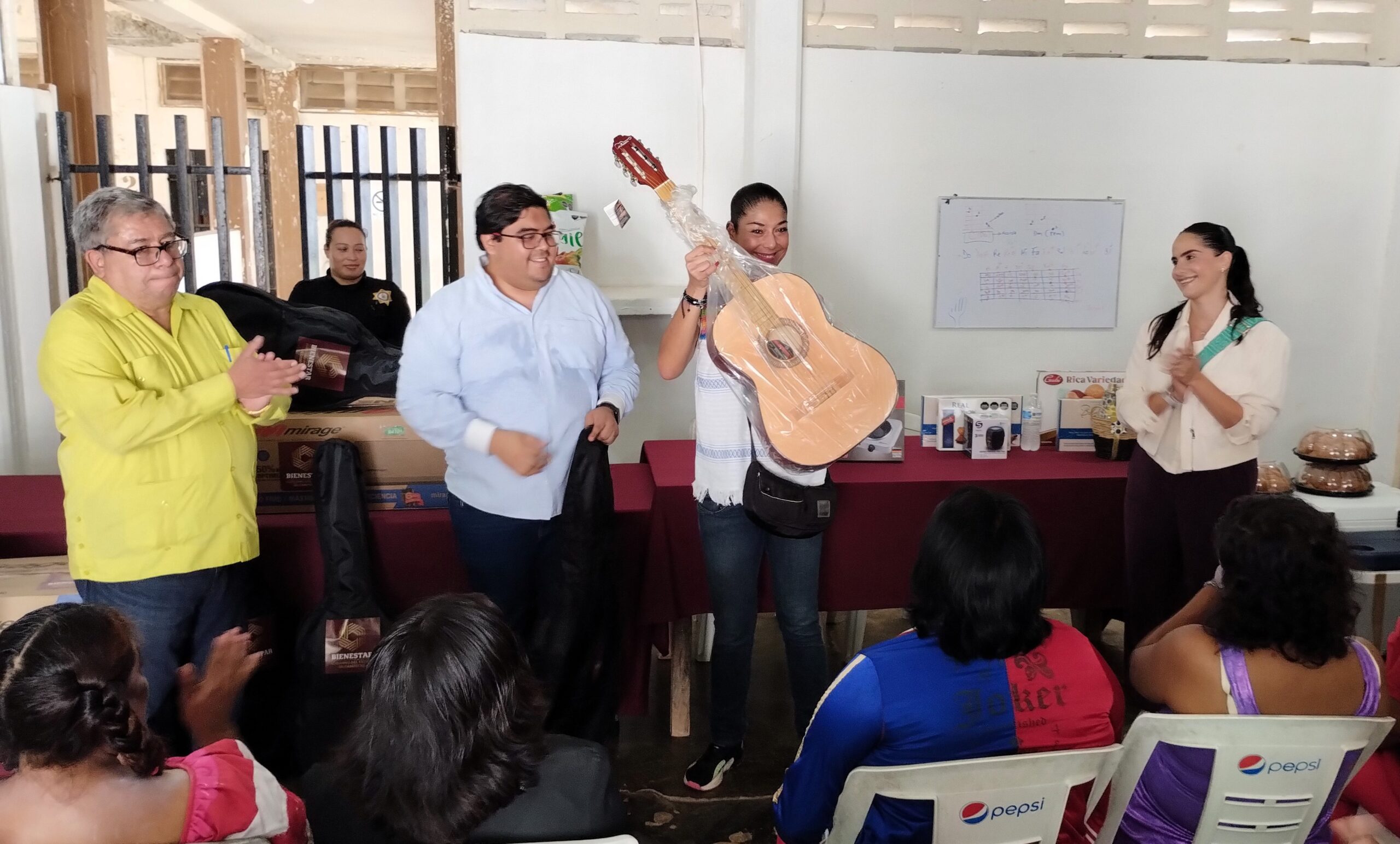 BIENESTAR ENTREGA APOYOS A PPL DE SAN FRANCISCO KOBÉN