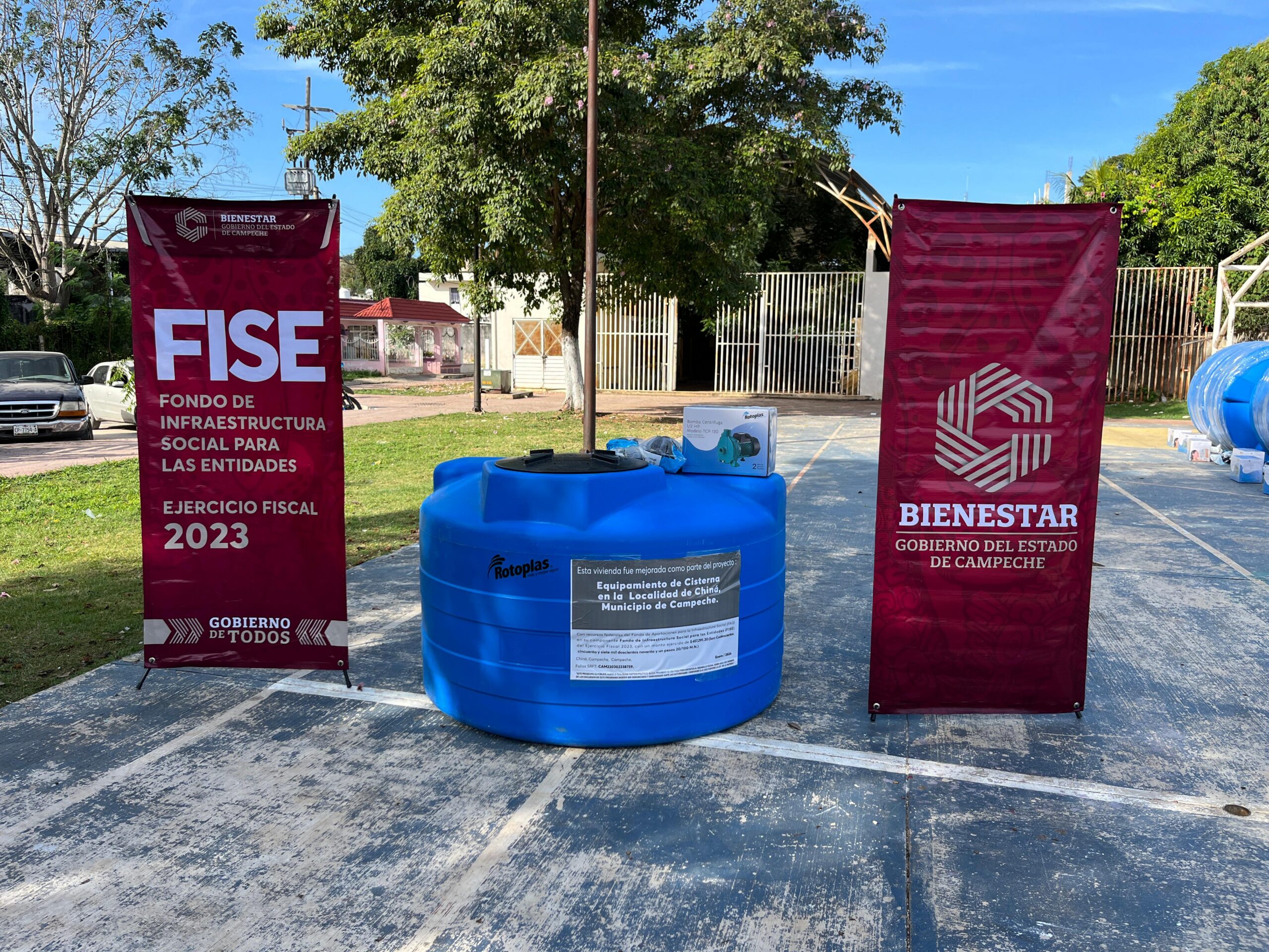 FAMILIAS DE CHINÁ RECIBEN EQUIPAMIENTO DE CISTERNAS
