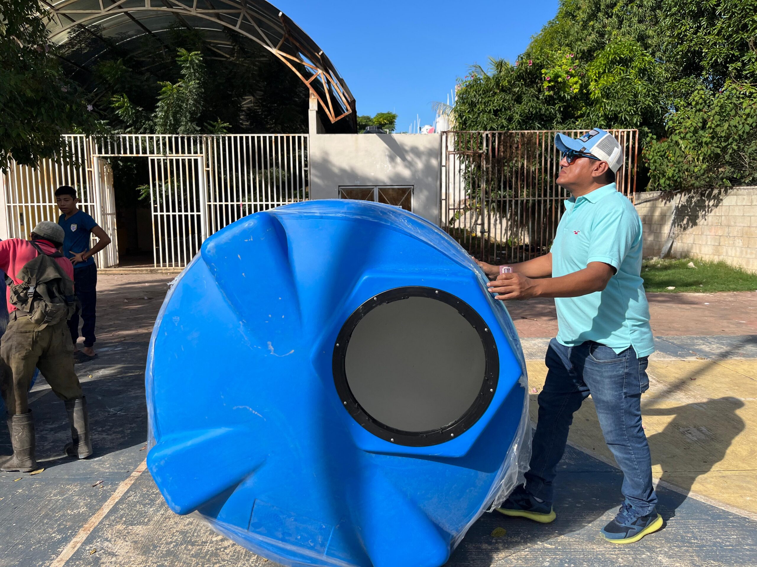 FAMILIAS DE CHINÁ RECIBEN EQUIPAMIENTO DE CISTERNAS