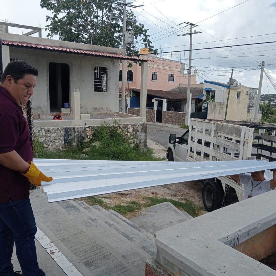 BIENESTAR ENTREGA APOYOS DEL PROGRAMA EMPRENDER CONTIGO A 15 EMPRENDEDORES DE HOPELCHÉN