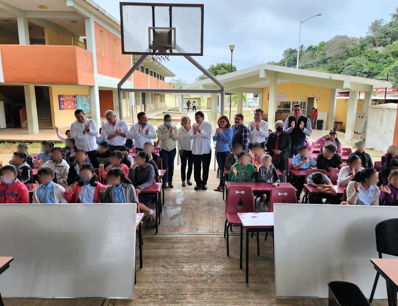 ENTREGA SEDUC MOBILIARIO ESCOLAR A LA PRIMARIA “MARÍA DEL CARMEN POBLACIONES” DE LERMA