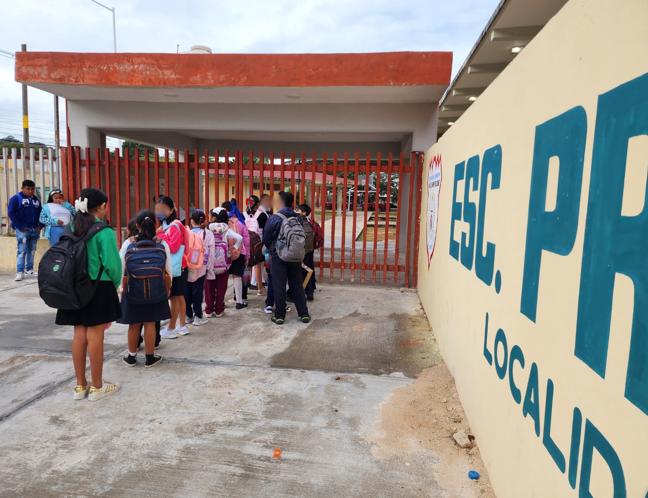 ENTREGA SEDUC MOBILIARIO ESCOLAR A LA PRIMARIA “MARÍA DEL CARMEN POBLACIONES” DE LERMA