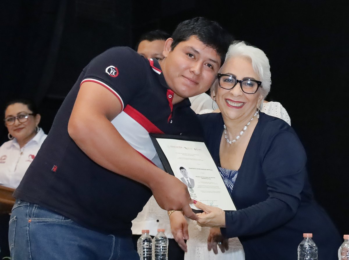 NUEVA GENERACIÓN DE TÉCNICOS PROFESIONALES DEL CECyTEC EN PALIZADA