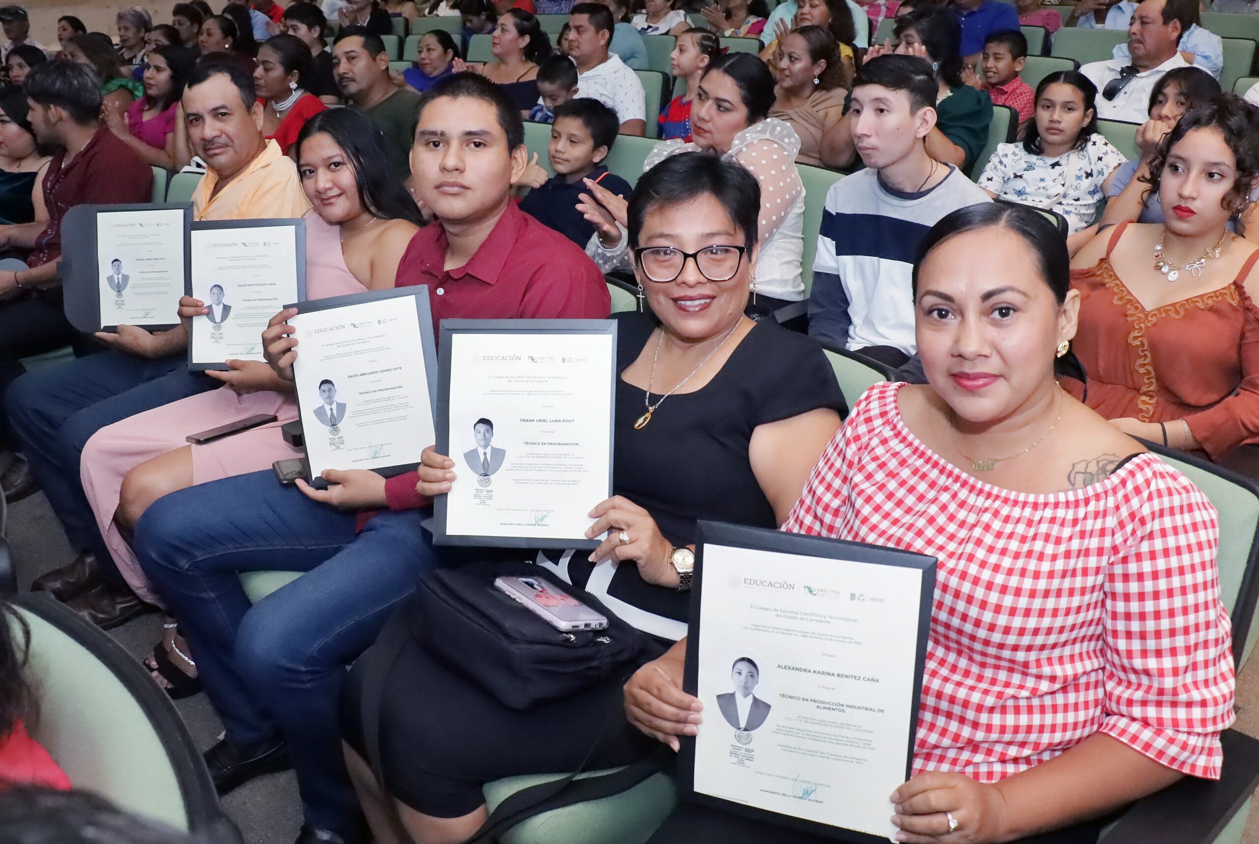 NUEVA GENERACIÓN DE TÉCNICOS PROFESIONALES DEL CECyTEC EN PALIZADA