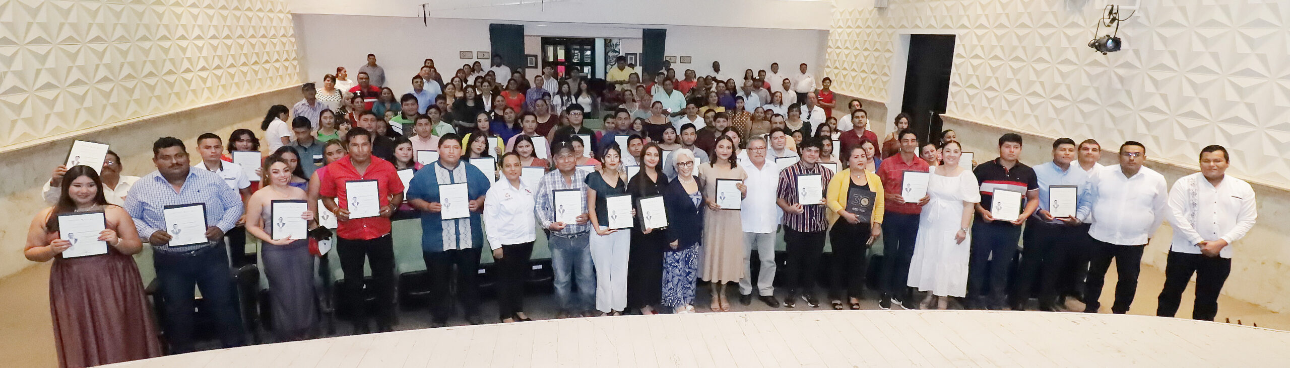 NUEVA GENERACIÓN DE TÉCNICOS PROFESIONALES DEL CECyTEC EN PALIZADA