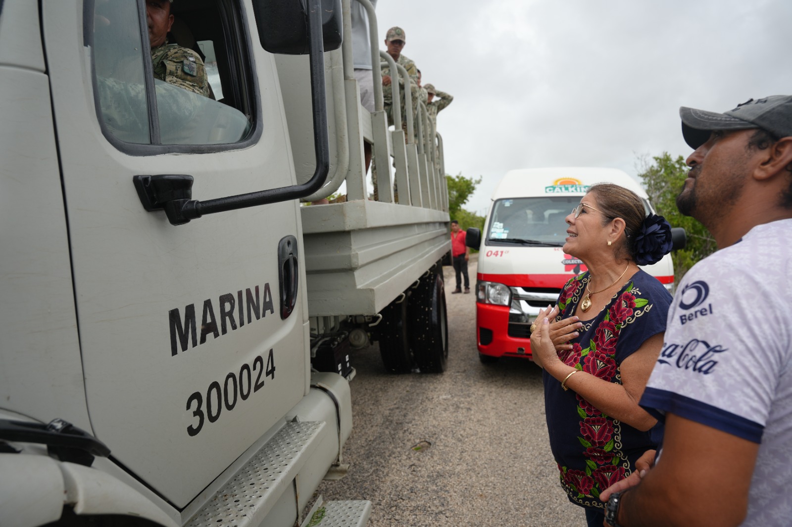 PESCADORES DE ISLA ARENA RECIBEN APOYOS