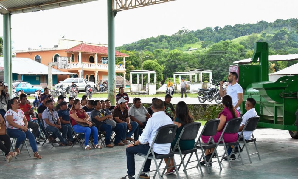 ENTREGAN COSECHADORA AGRÍCOLA A PRODUCTORES DE CALABAZA CHIHUA EN CALAKMUL