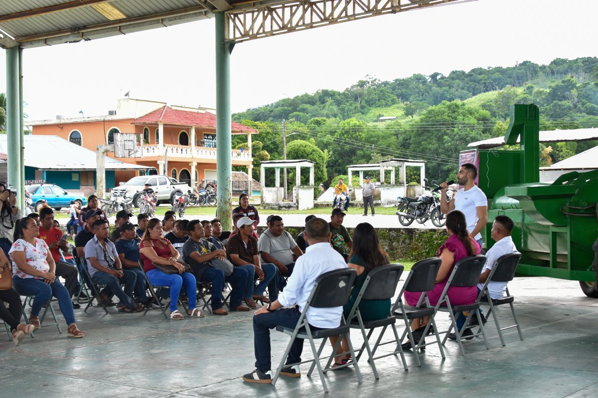 ENTREGAN COSECHADORA AGRÍCOLA A PRODUCTORES DE CALABAZA CHIHUA EN CALAKMUL