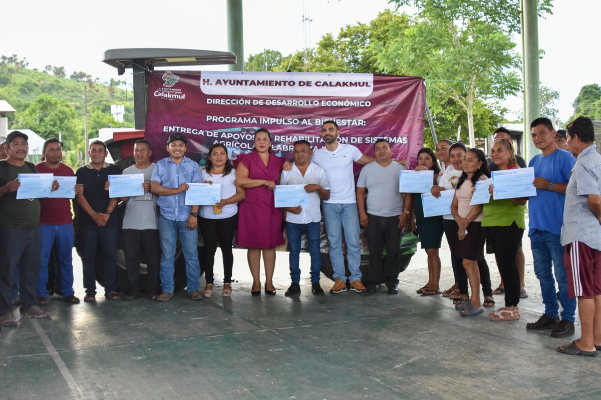 ENTREGAN COSECHADORA AGRÍCOLA A PRODUCTORES DE CALABAZA CHIHUA EN CALAKMUL